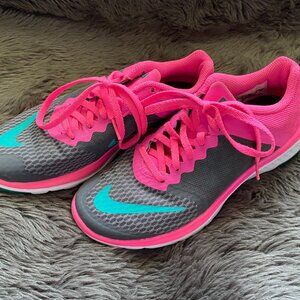 NIKE Women's Fs Lite Running Shoes